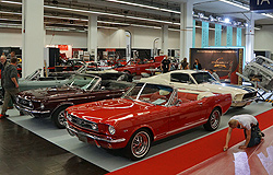 Techno Classica 2015 - Mustang und Restaurierungs Stand